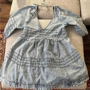 Denim Free People Dress!!

-small
-balloon sleeves
-denim
-fit and flare